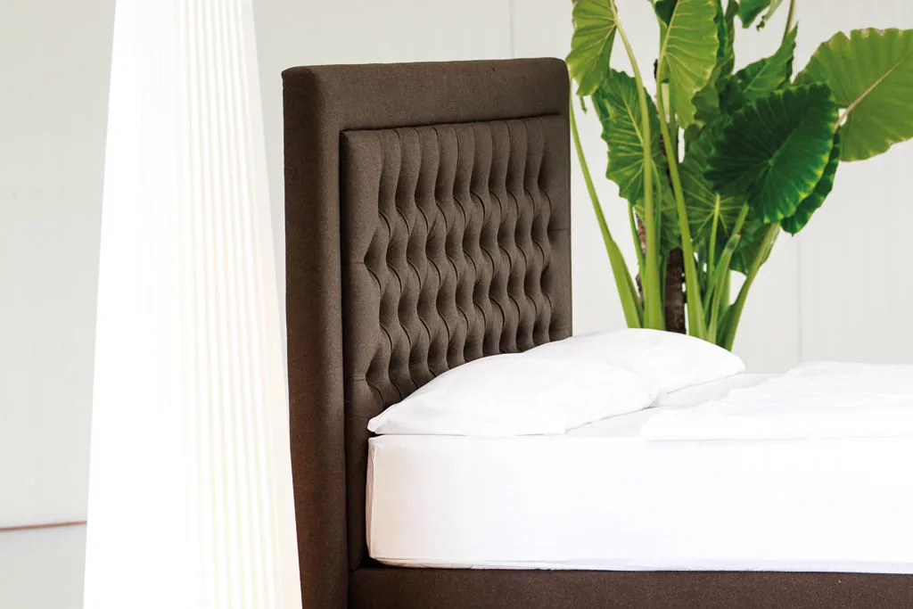 Boxspringbett mit Stoffbezug
