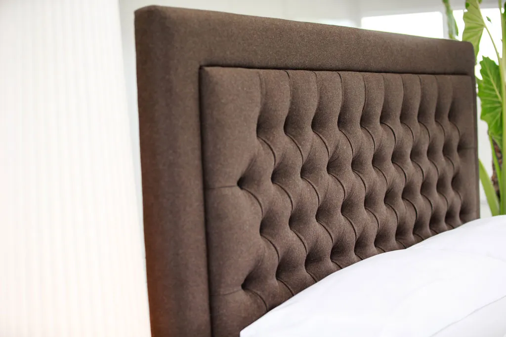 Boxspringbett mit Massivholzrahmen