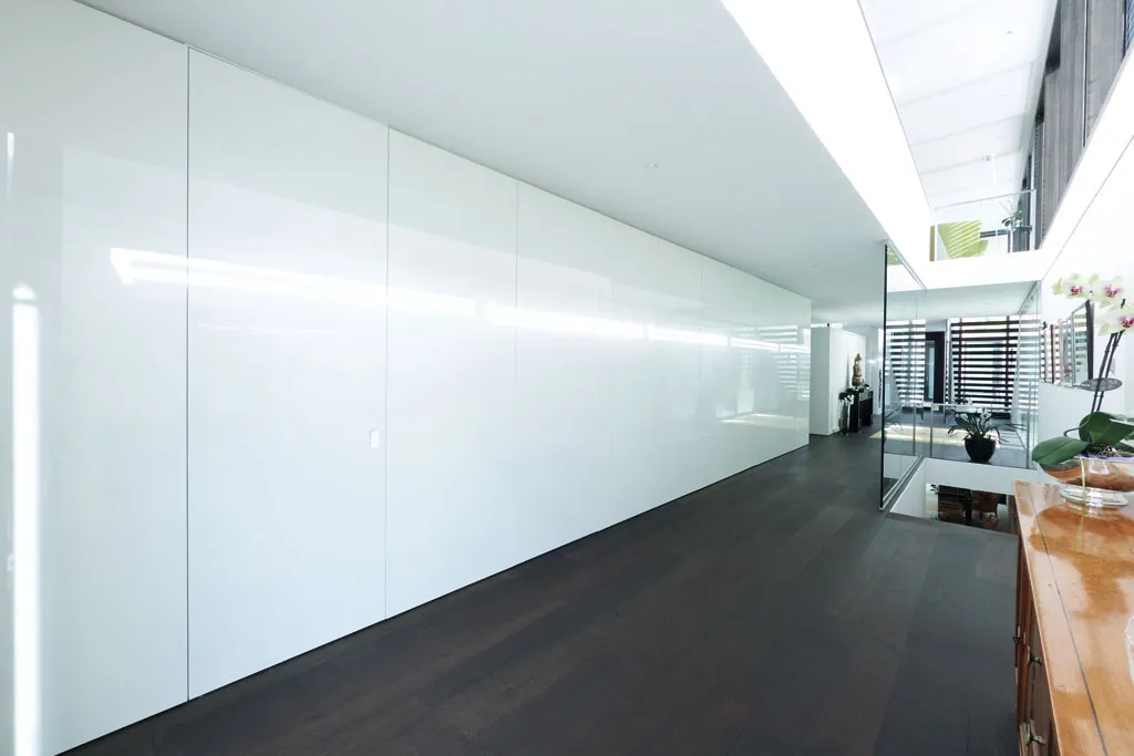 Flächenbündige Designtür — Detailansicht