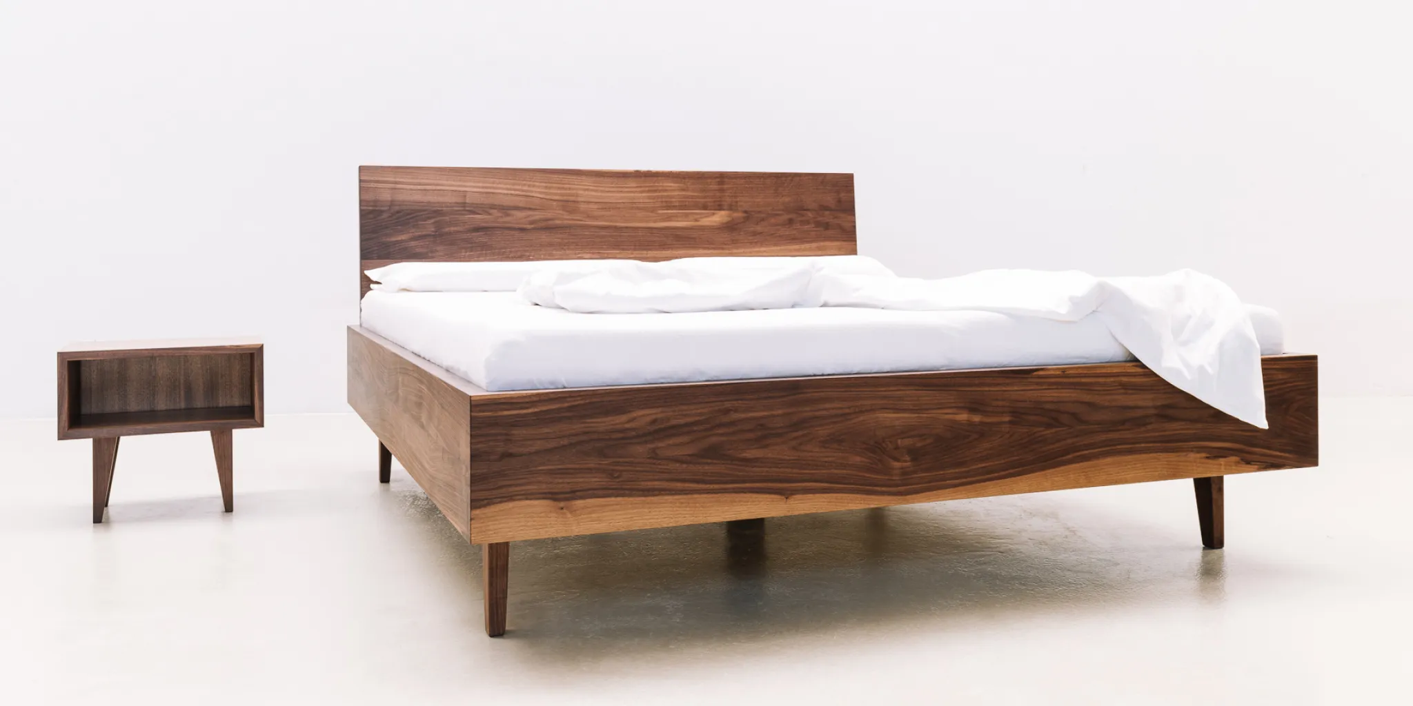 Naturholzbett mit heimischem Laubholz
